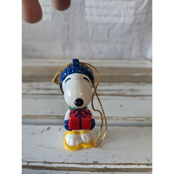 United feature Snoopy Snow Sandals present hat orn - Picture 2 of 6
